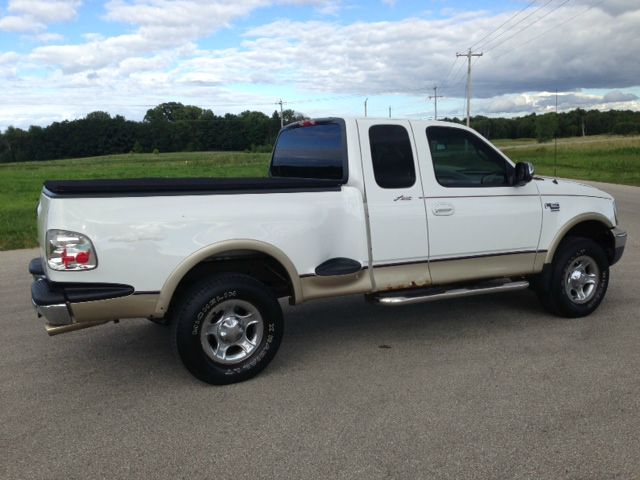 2000 Ford F150 XLS 4D Sedan