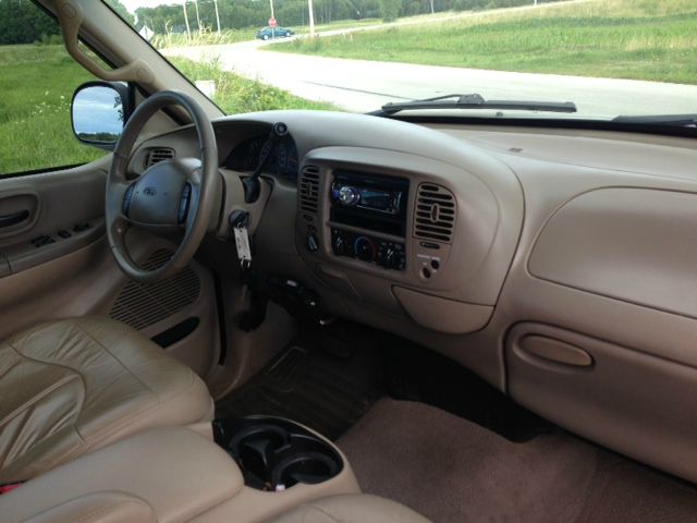 2000 Ford F150 XLS 4D Sedan