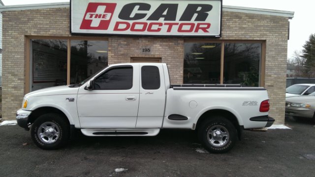 2000 Ford F150 XLS 4D Sedan