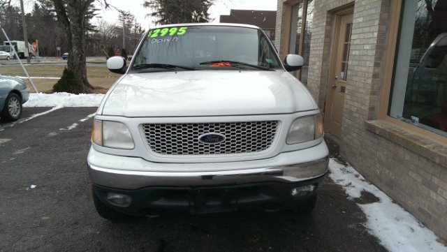 2000 Ford F150 XLS 4D Sedan