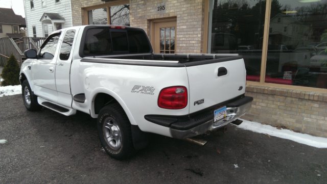 2000 Ford F150 XLS 4D Sedan