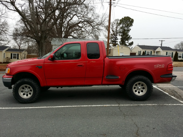 2000 Ford F150 XLS 4D Sedan