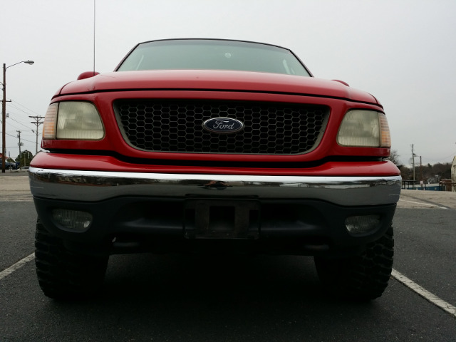 2000 Ford F150 XLS 4D Sedan