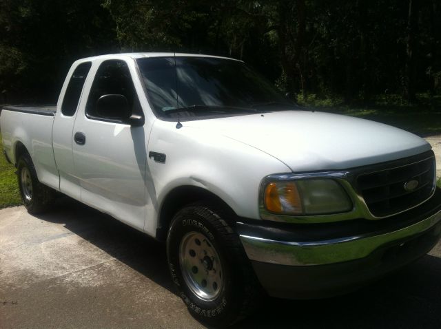 2000 Ford F150 4WD Reg Cab 133 SLE1