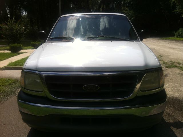 2000 Ford F150 4WD Reg Cab 133 SLE1