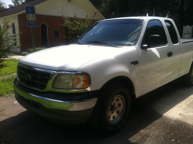 2000 Ford F150 4WD Reg Cab 133 SLE1