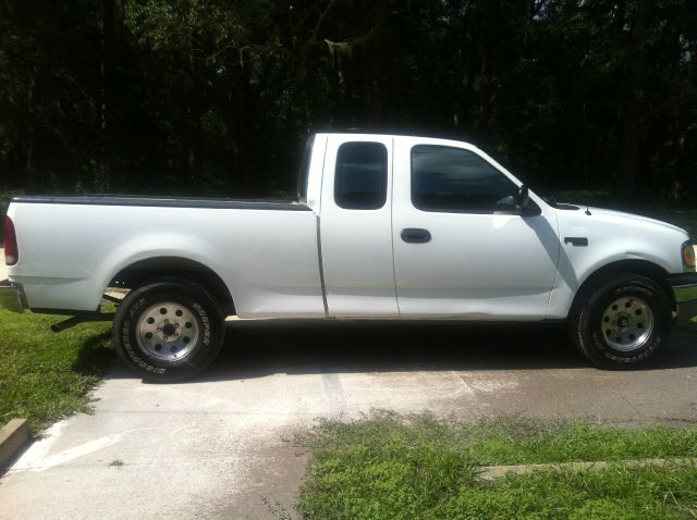 2000 Ford F150 4WD Reg Cab 133 SLE1