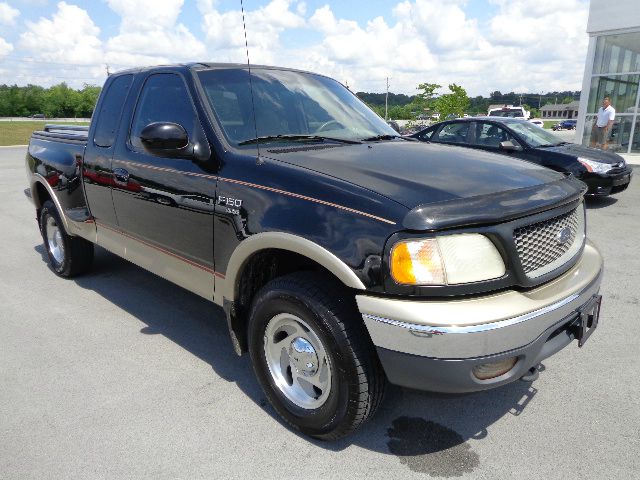 2000 Ford F150 XLS 4D Sedan