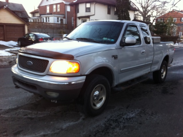 2000 Ford F150 Crew Cab Short Box 2-wheel Drive SLE