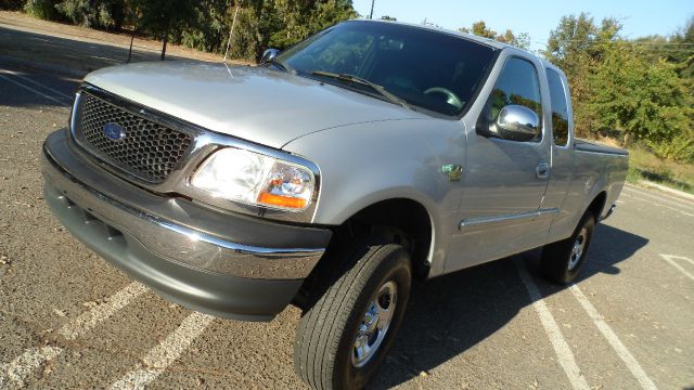 2001 Ford F150 SLT 1 Ton Dually 4dr 35