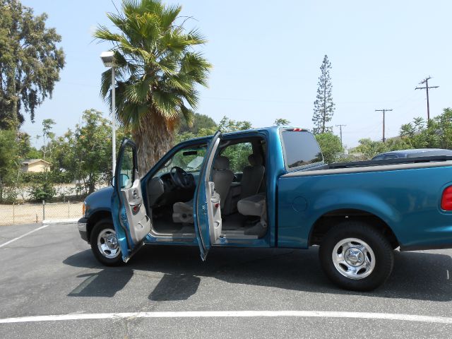 2001 Ford F150 SL Short Bed 2WD