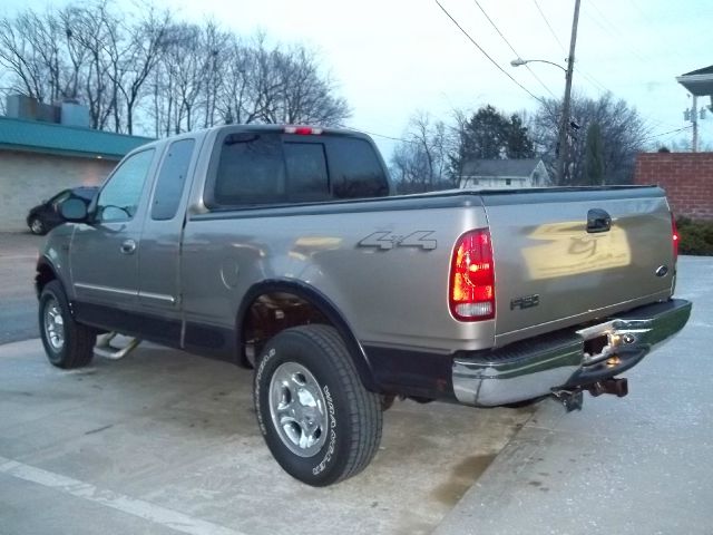 2001 Ford F150 Crew Cab 143.5 WB 4WD SLT