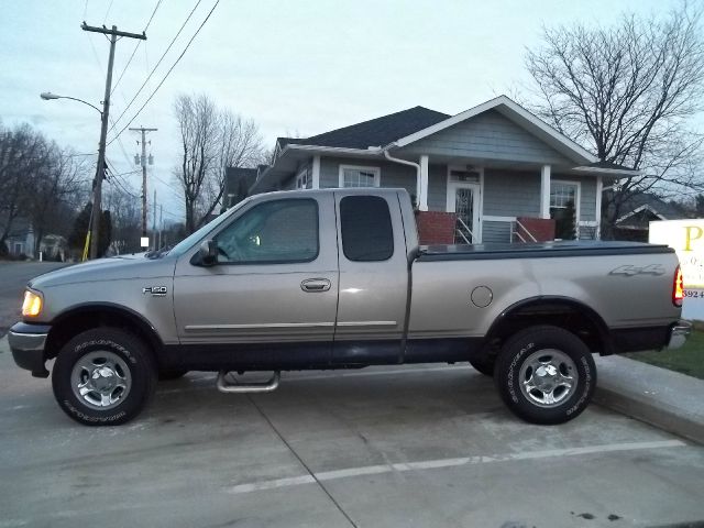 2001 Ford F150 Crew Cab 143.5 WB 4WD SLT