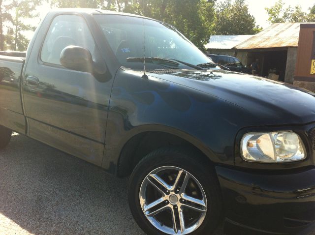 2002 Ford F150 Crew Cab Short Box 2-wheel Drive SLE