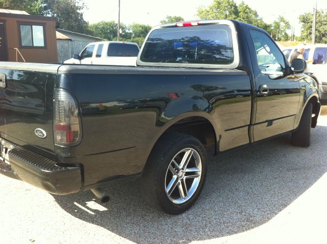 2002 Ford F150 Crew Cab Short Box 2-wheel Drive SLE