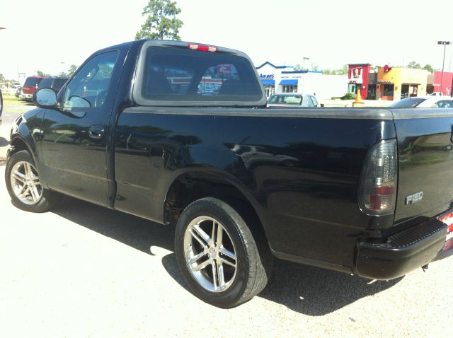 2002 Ford F150 Crew Cab Short Box 2-wheel Drive SLE