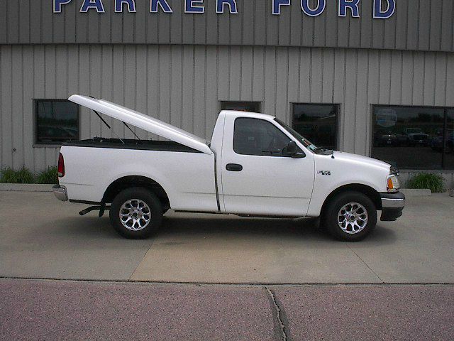 2002 Ford F150 Crew Cab Short Box 2-wheel Drive SLE