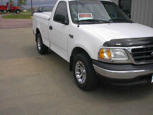 2002 Ford F150 Crew Cab Short Box 2-wheel Drive SLE