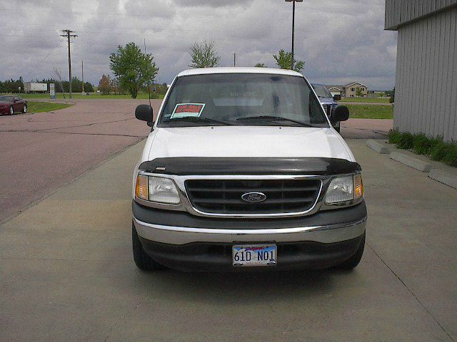 2002 Ford F150 Crew Cab Short Box 2-wheel Drive SLE