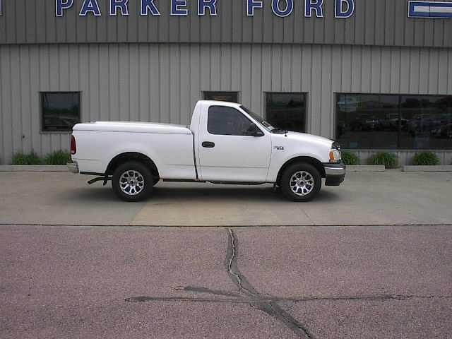 2002 Ford F150 Crew Cab Short Box 2-wheel Drive SLE