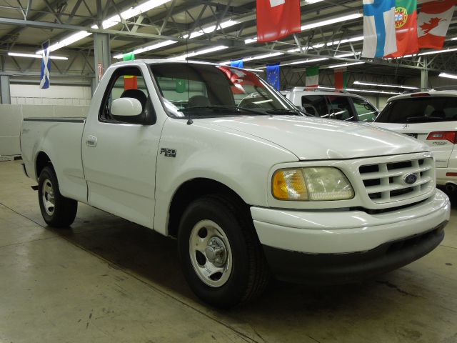 2002 Ford F150 Crew Cab Short Box 2-wheel Drive SLE