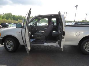 2003 Ford F150 SLE- 4X4