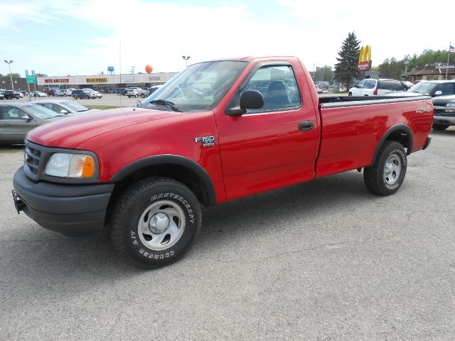 2003 Ford F150 Crew Cab Short Box 2-wheel Drive SLE