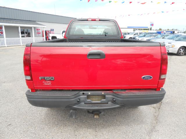 2003 Ford F150 Crew Cab Short Box 2-wheel Drive SLE