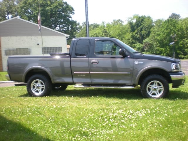 2003 Ford F150 XL 2WD Reg Cab