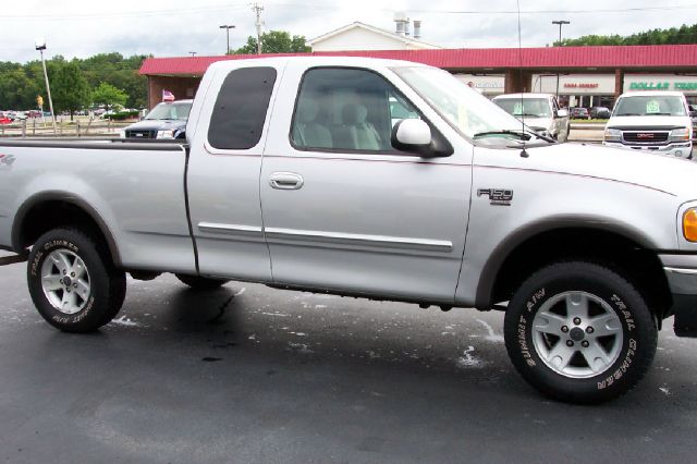 2003 Ford F150 XL 2WD Reg Cab