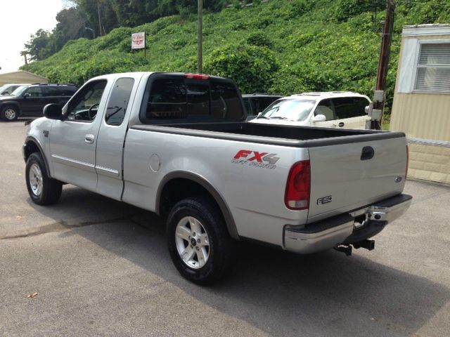 2003 Ford F150 XL 2WD Reg Cab