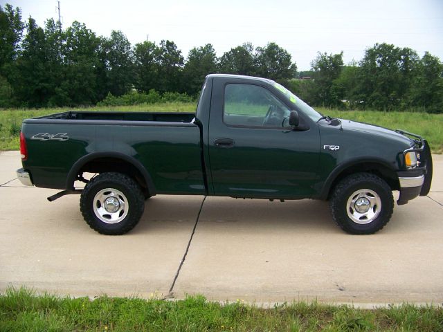 2003 Ford F150 Crew Cab Short Box 2-wheel Drive SLE