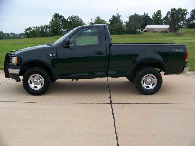 2003 Ford F150 Crew Cab Short Box 2-wheel Drive SLE