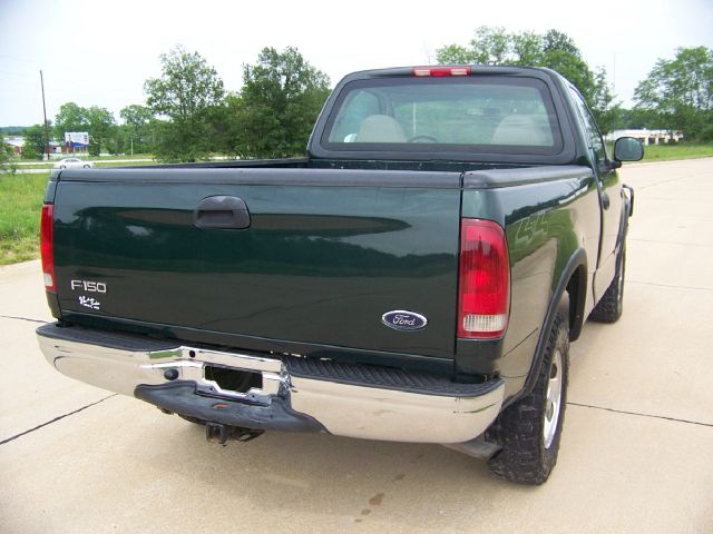 2003 Ford F150 Crew Cab Short Box 2-wheel Drive SLE