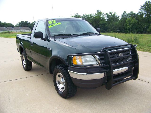 2003 Ford F150 Crew Cab Short Box 2-wheel Drive SLE