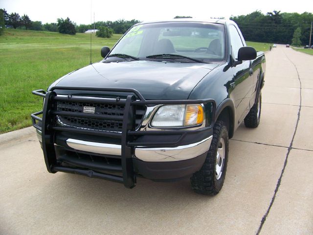 2003 Ford F150 Crew Cab Short Box 2-wheel Drive SLE