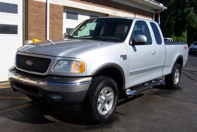 2003 Ford F150 XL 2WD Reg Cab