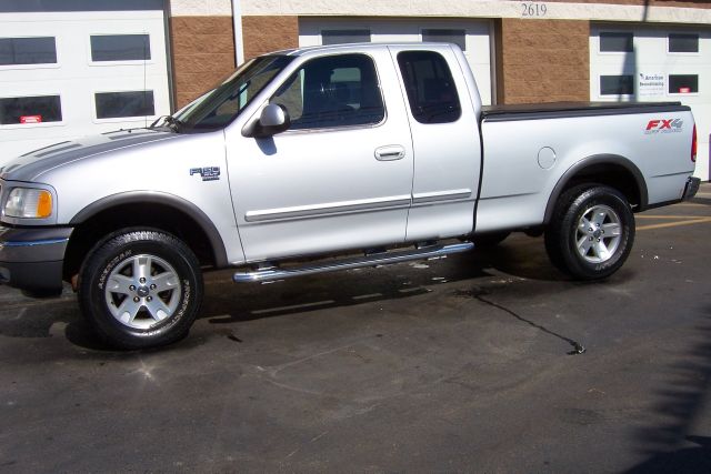 2003 Ford F150 XL 2WD Reg Cab