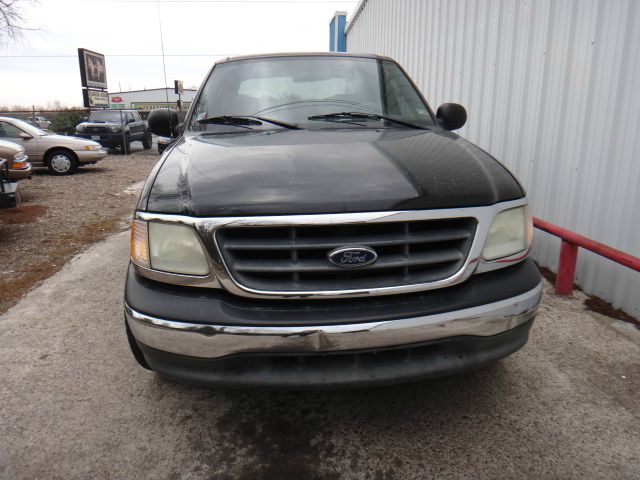 2003 Ford F150 SL Short Bed 2WD