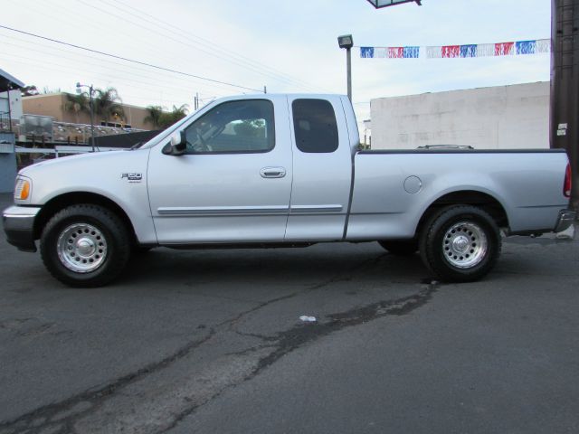 2003 Ford F150 XLT Supercrew Short Bed 2WD