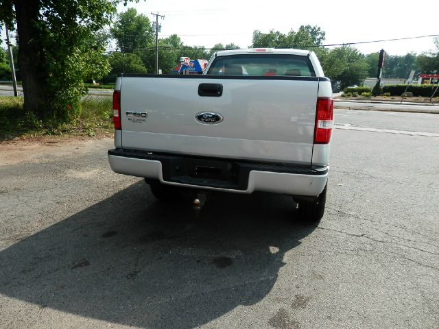 2004 Ford F150 REG CAB 119.