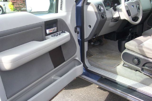 2004 Ford F150 XL 2WD Reg Cab