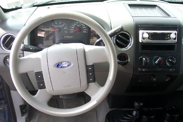 2004 Ford F150 XL 2WD Reg Cab