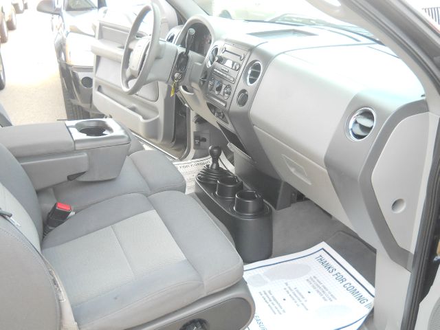 2004 Ford F150 XL 2WD Reg Cab