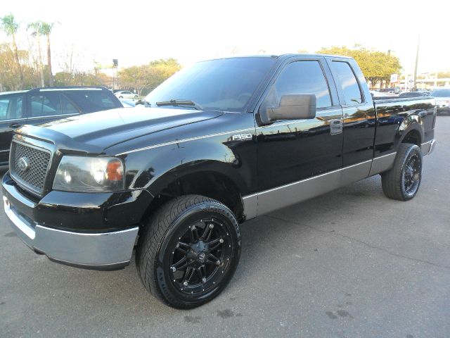 2005 Ford F150 XLT Supercrew Short Bed 2WD