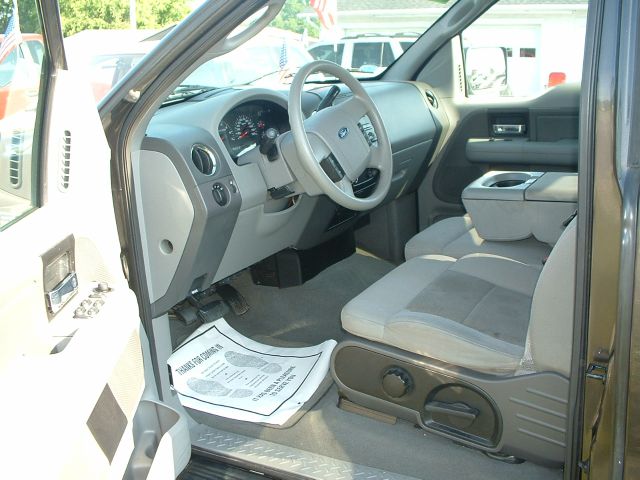 2005 Ford F150 XL 2WD Reg Cab