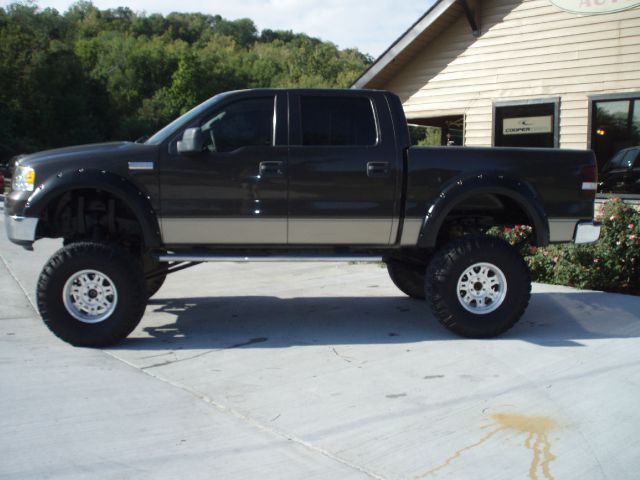 2005 Ford F150 SL Short Bed 2WD