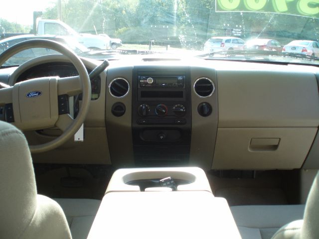 2005 Ford F150 SL Short Bed 2WD