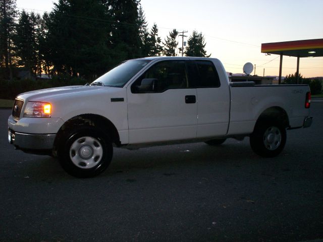 2005 Ford F150 XL 2WD Reg Cab