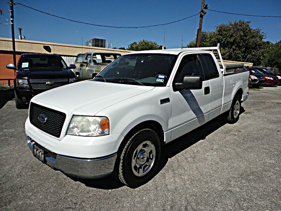 2005 Ford F150 SLE- 4X4